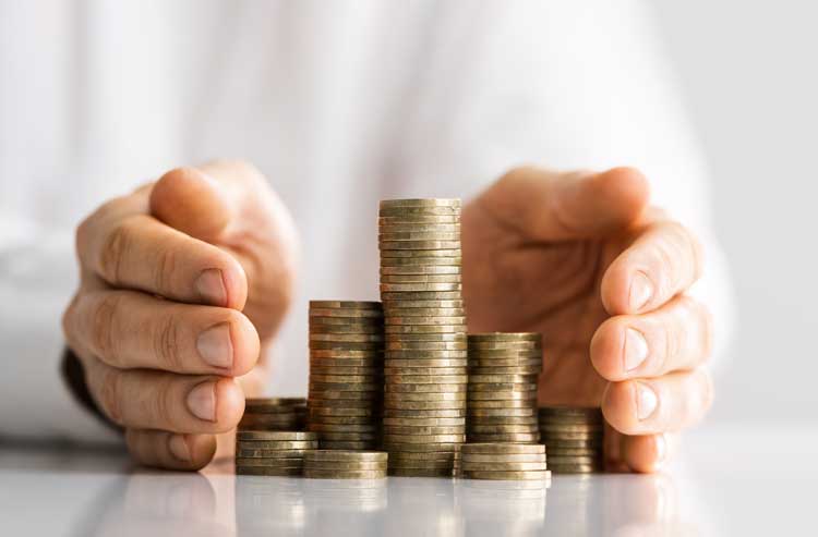 sk-finance-haende-schuetzen-geld Bild zum Thema Wachstum und Schutz Ihres Vermögens