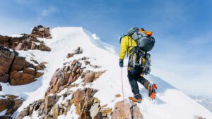 Bergsteiger kurz vor dem Gipfel